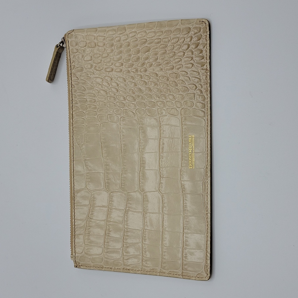 Dooney & Bourke Pouch